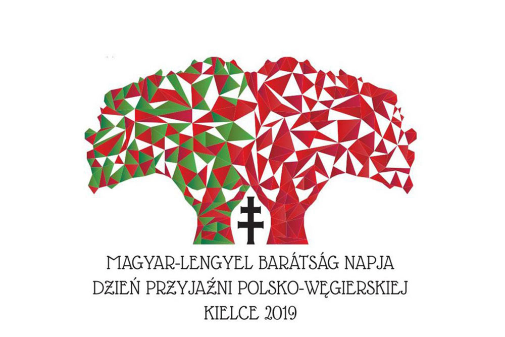 Grafika symbol więzi polsko-węgierskiej w postaci dwóch nachodzących na siebie drzew. Z lewej strony drzewo w narodowych barwach węgierskich z prawej polskich. Między nimi symbol dwuramiennego krzyża w kolorze czarnym.
