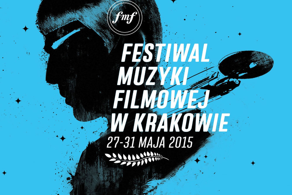 Motyw graficzny FMF 2015. Przedstawia stylizowaną czarną postać na niebieskim tle. Na grafice napis – Festiwal Muzyki Filmowej w Krakowie, 27-31 maja 2015 r. Pod białym napisem motyw lauru w tym samym kolorze