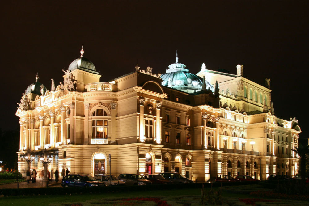 Na zdjęciu Oświetlony budynek Teatru Juliusza Słowackiego nocą